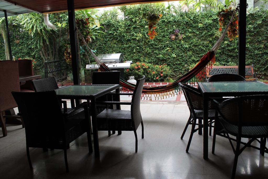 Hostal Cocos Inn Panama City Exterior photo